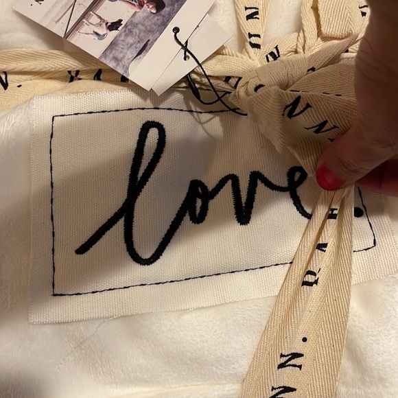 Rae Dunn plush fleece blanket NIB - Picture 2 of 3